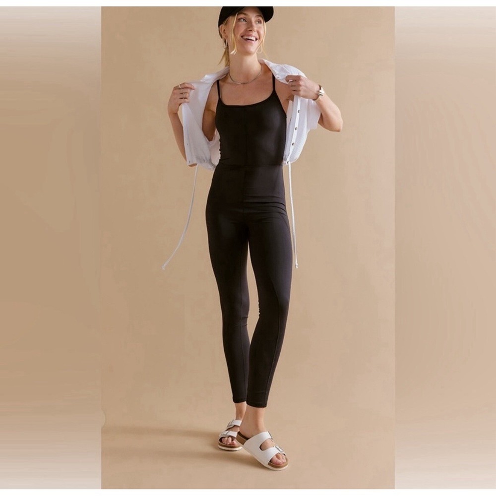 NWT Yummi by Francesca's Sleeveless‎ Square Neck One-Piece - Black - Size Medium